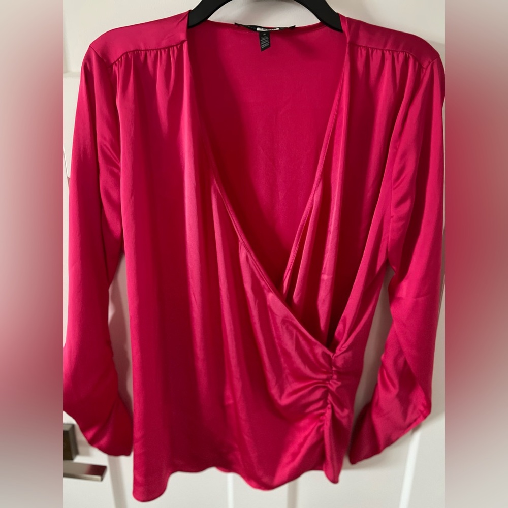 White House Black Market soft 3/4 length blouse. Very comfortable, true to size